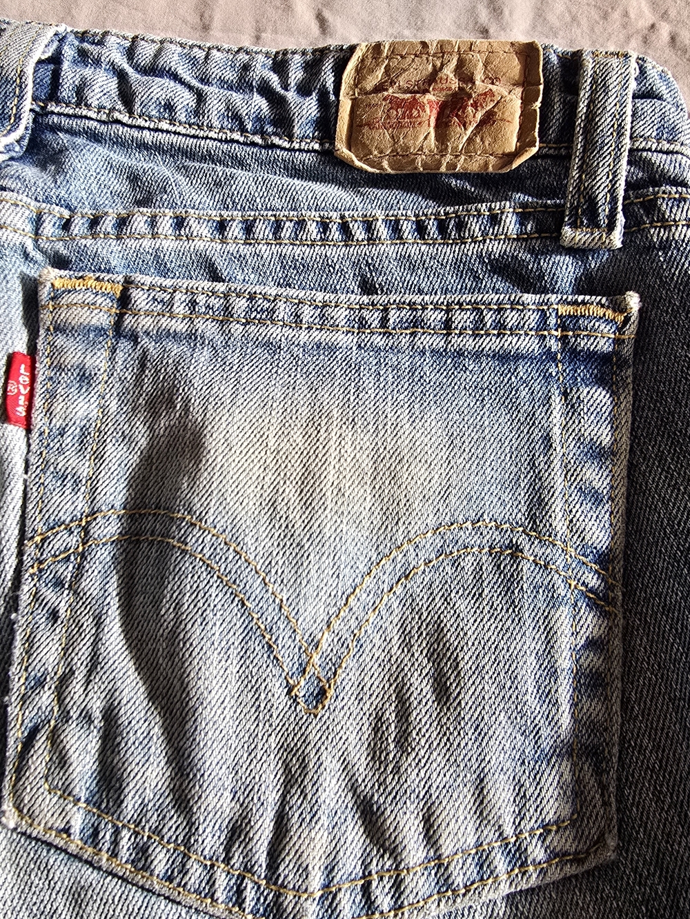 Women's Levi's 524 Too Superlow Flare Cut Blue Jeans - Size 7 (Pink Label) - Picture 8 of 10